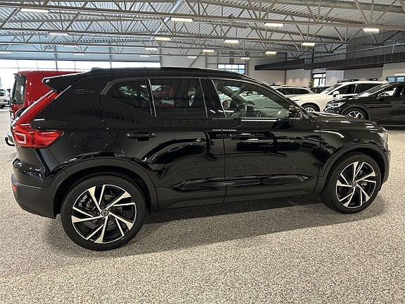 Volvo XC40 7 of 27