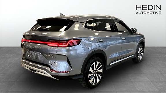 BYD Seal U 2 of 5
