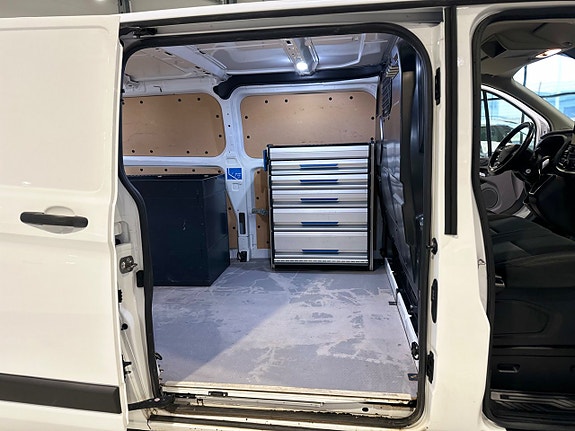 Ford Transit Custom 8 of 17