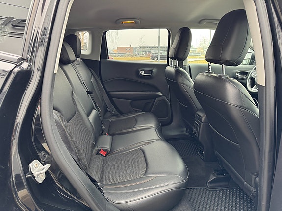 Jeep Compass 14 of 16