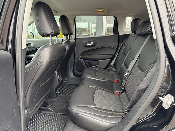 Jeep Compass 15 of 16