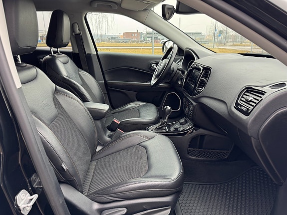 Jeep Compass 12 of 16