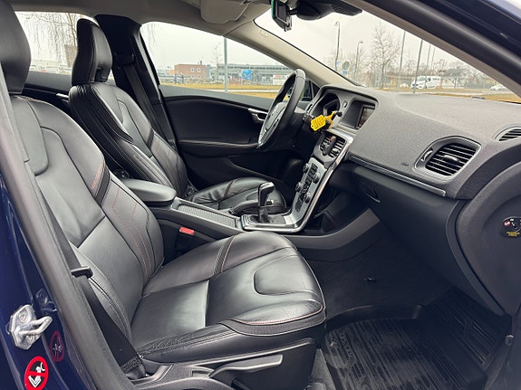 Volvo V40 15 of 19