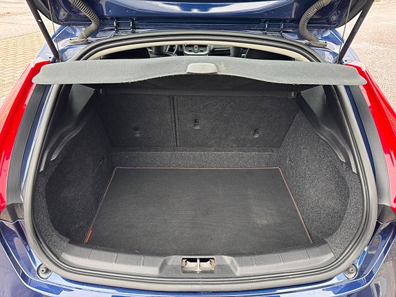 Volvo V40 19 of 19