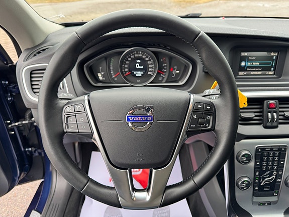 Volvo V40 12 of 19