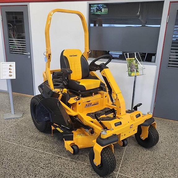 Cub Cadet XZ8 S137 Zero-Turn med ratt