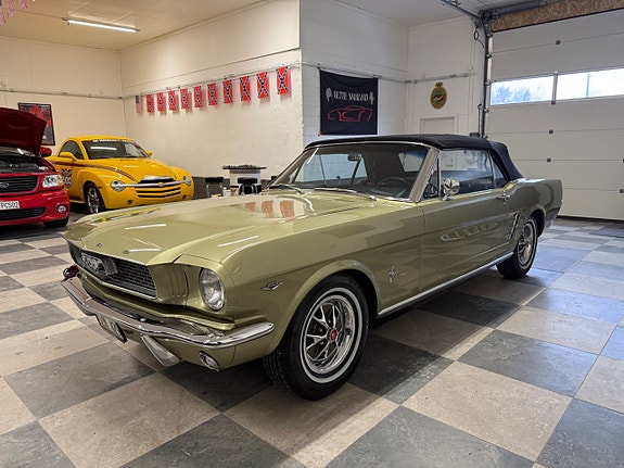 Ford Mustang 7 of 30