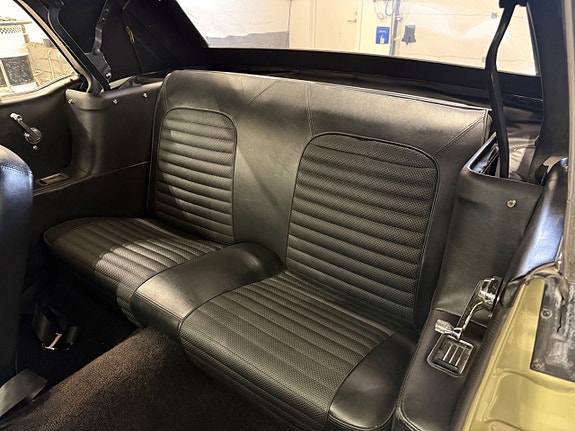 Ford Mustang 27 of 30