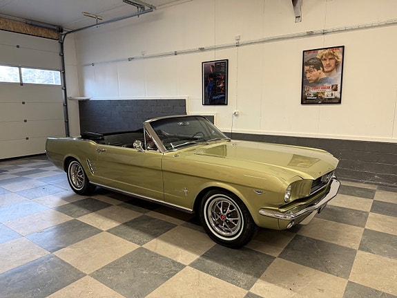 Ford Mustang 10 of 30