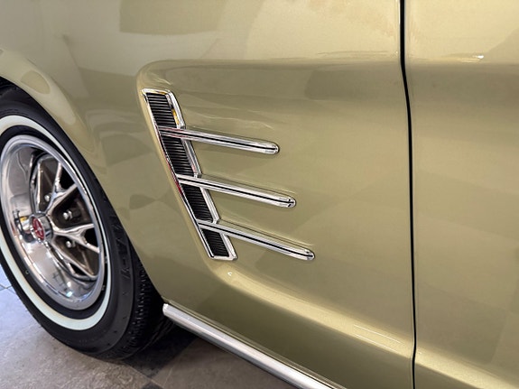 Ford Mustang 20 of 30