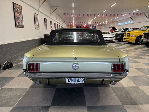 Ford Mustang 14 of 30