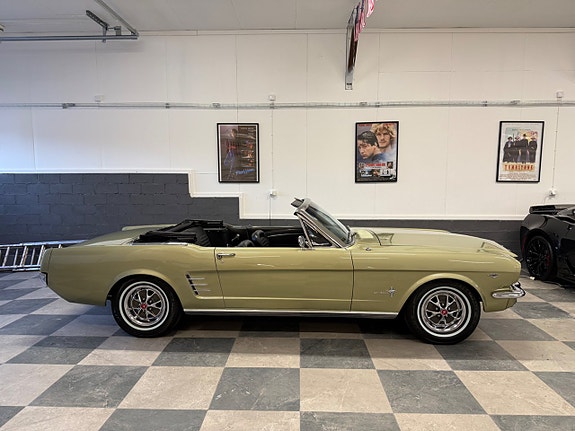 Ford Mustang 9 of 30