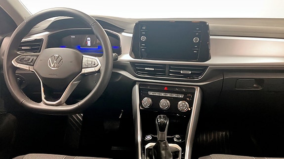 Volkswagen T-Roc 10 of 12