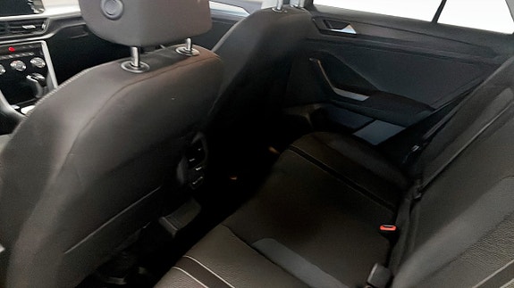 Volkswagen T-Roc 11 of 12