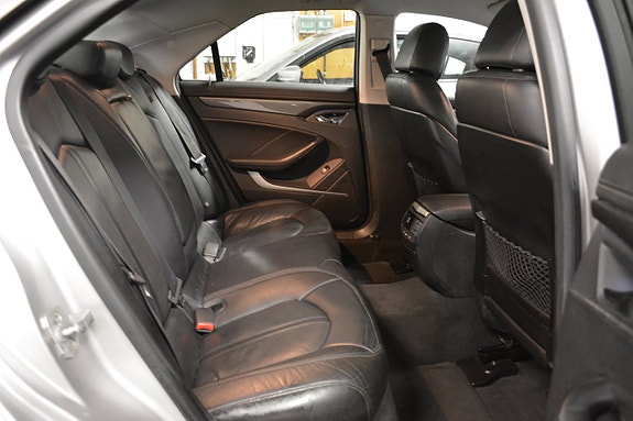 Cadillac CTS 11 of 13
