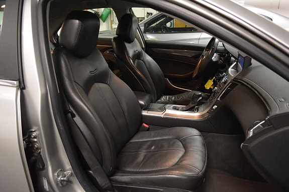 Cadillac CTS 9 of 13