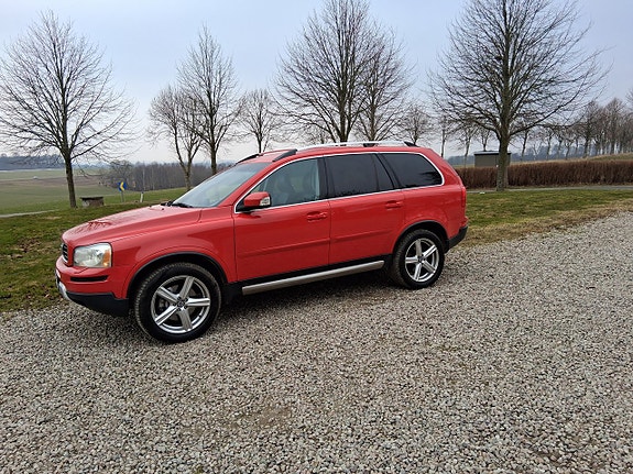 Volvo XC90 2 of 5