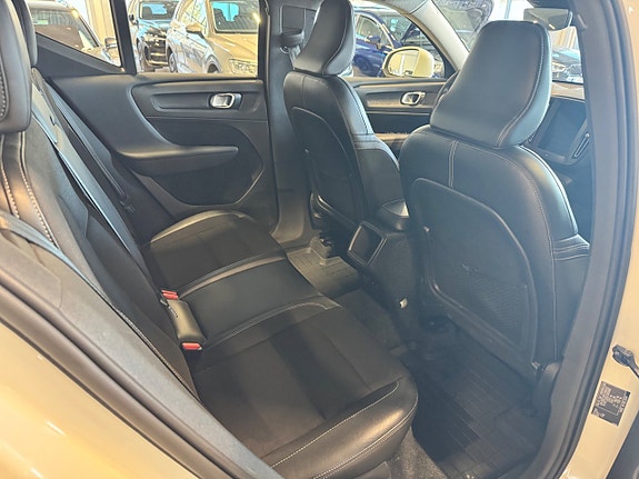 Volvo XC40 11 of 19