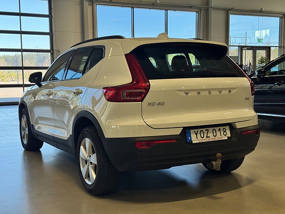 Volvo XC40 4 of 5