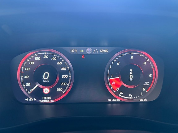 Volvo XC40 15 of 19
