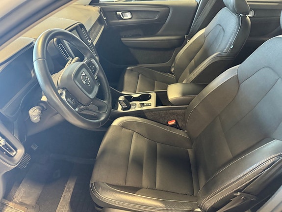 Volvo XC40 8 of 19