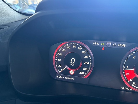 Volvo XC40 17 of 19