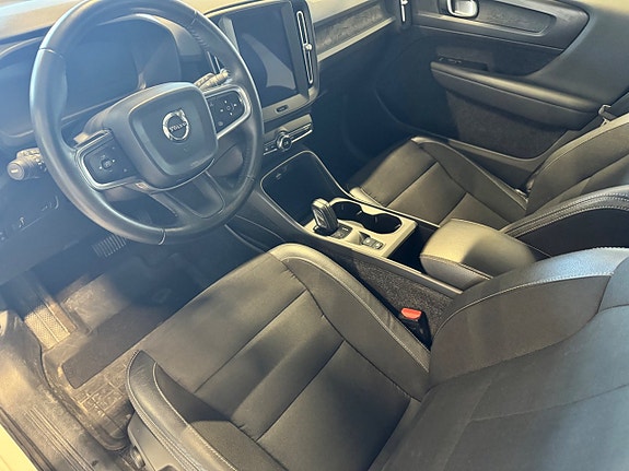 Volvo XC40 7 of 19