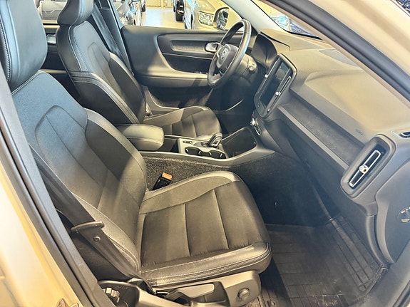 Volvo XC40 10 of 19