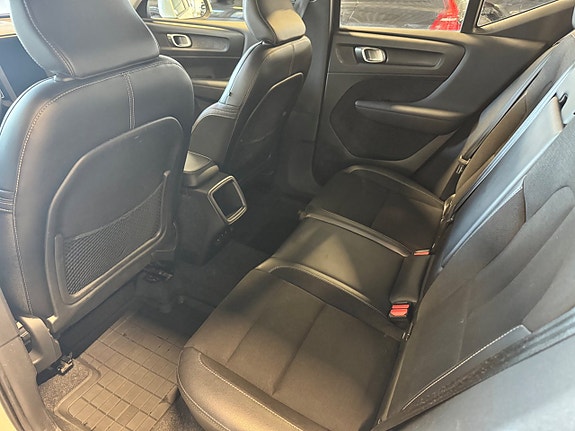 Volvo XC40 9 of 19