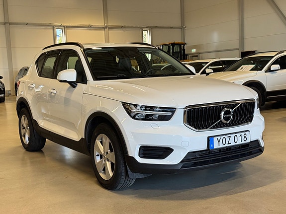 Volvo XC40 3 of 5