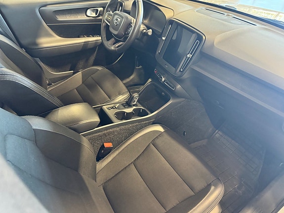 Volvo XC40 12 of 19