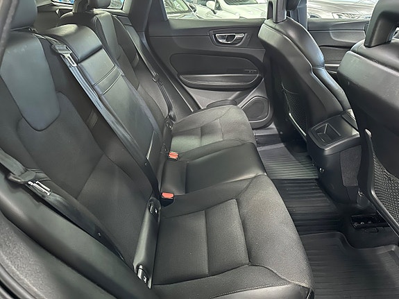 Volvo XC60 8 of 17