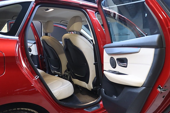 BMW 218 14 of 28