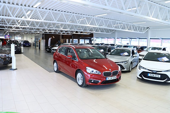 BMW 218 3 of 5