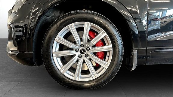 Audi Q8 6 of 13