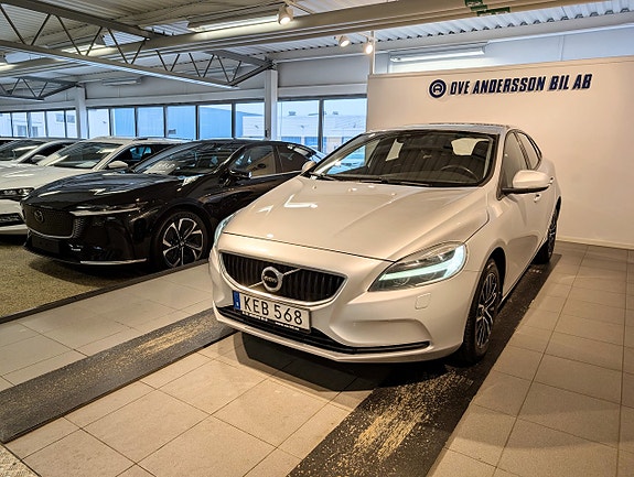 Volvo V40 2 of 20
