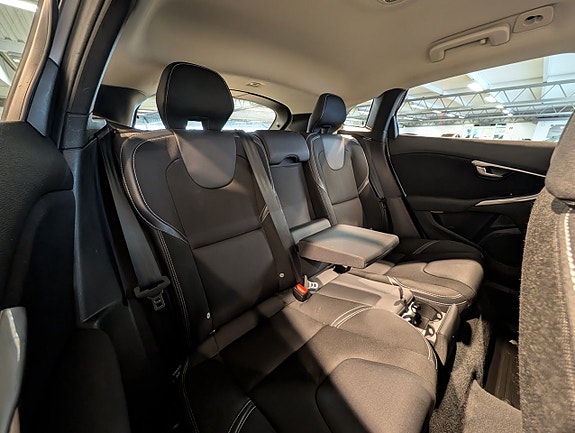 Volvo V40 17 of 20