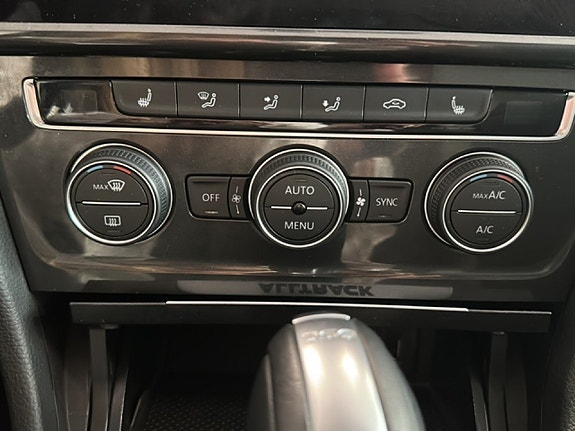 Volkswagen Golf Alltrack 13 of 16