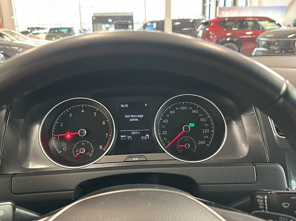 Volkswagen Golf Alltrack 10 of 16