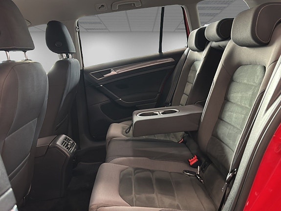 Volkswagen Golf Alltrack 9 of 16