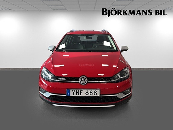 Volkswagen Golf Alltrack 2 of 16