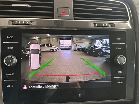 Volkswagen Golf Alltrack 11 of 16