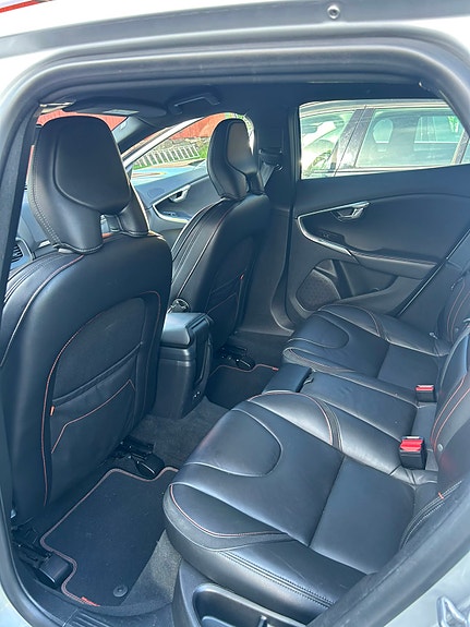 Volvo V40 Cross Country 5 of 7
