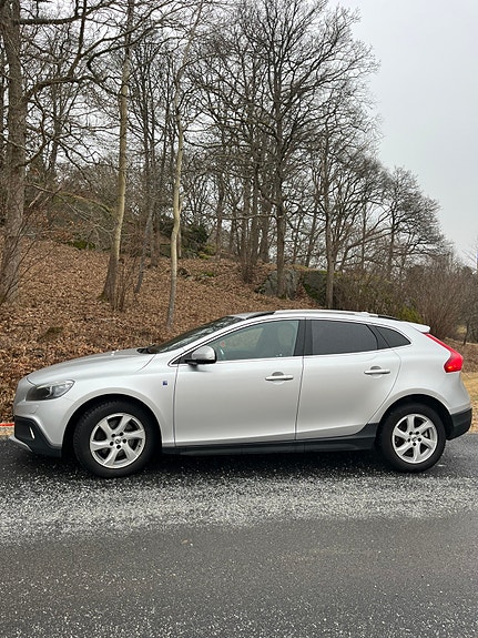 Volvo V40 Cross Country 3 of 7
