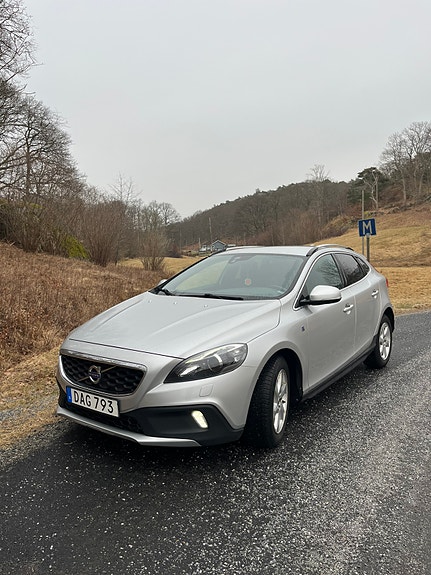 Volvo V40 Cross Country 2 of 7