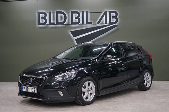 Volvo V40 Cross Country 2 of 5