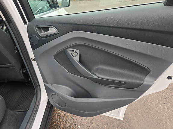 Ford C-Max 15 of 22