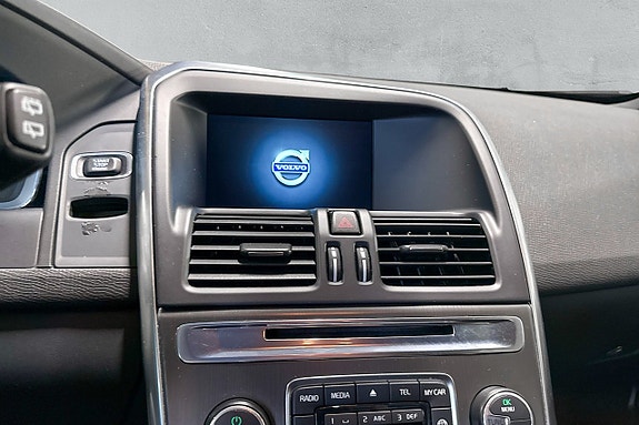 Volvo XC60 13 of 16