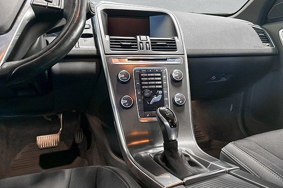 Volvo XC60 11 of 16