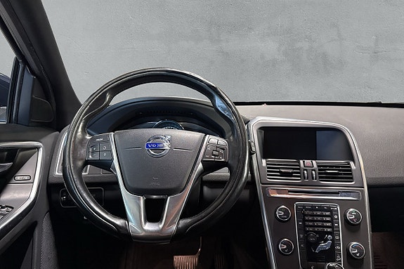 Volvo XC60 10 of 16